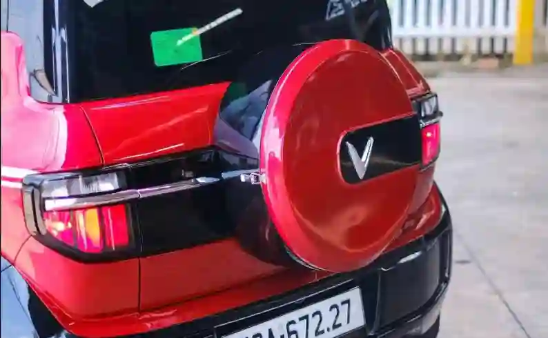 Lốp, cốp dự phòng treo sau VF3